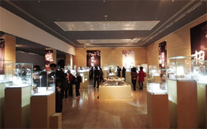 2013年4月年中国美术馆个展【大工展玉】